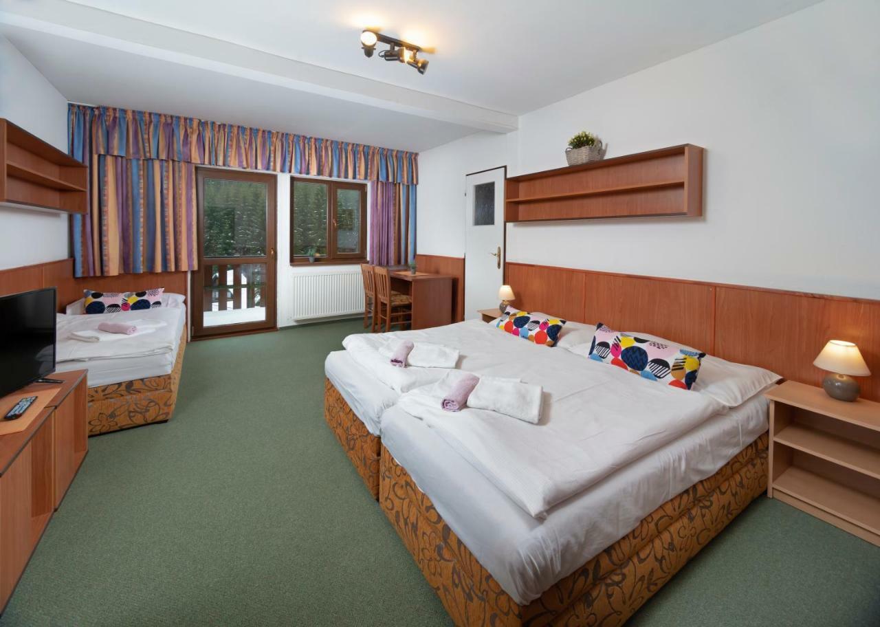 Hotel Maredis Корженов Экстерьер фото